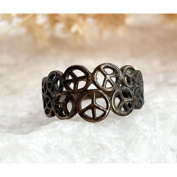 Dark Sterling Silver Multiple Peace Signed 925 Vintage Ring - sz 7.75 - Picture 1 of 10
